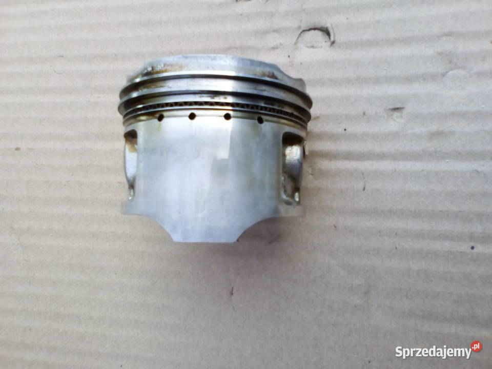 SUZUKI GS 750 Tłok Bukownica