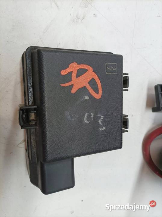 SKRZYNKA BEZPIECZNIKÓW 020214749 12 B 115 osobowe sprzedam