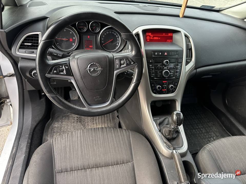 Opel Astra J 17 diesel 2011r Pilzno