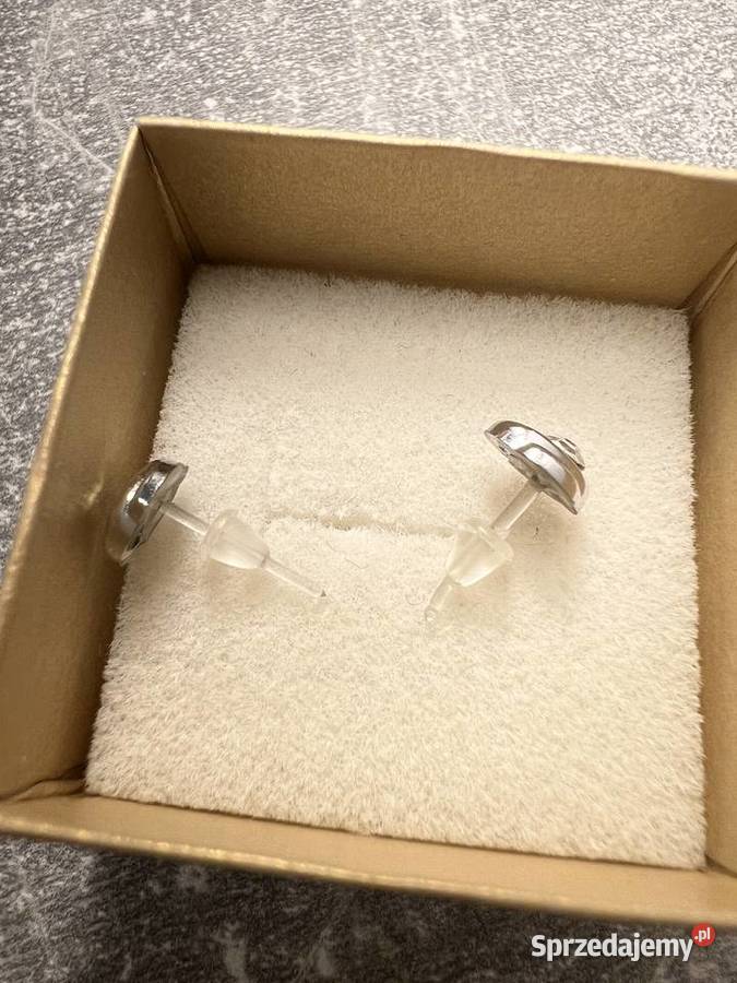 Kolczyki srebrne z diamentem