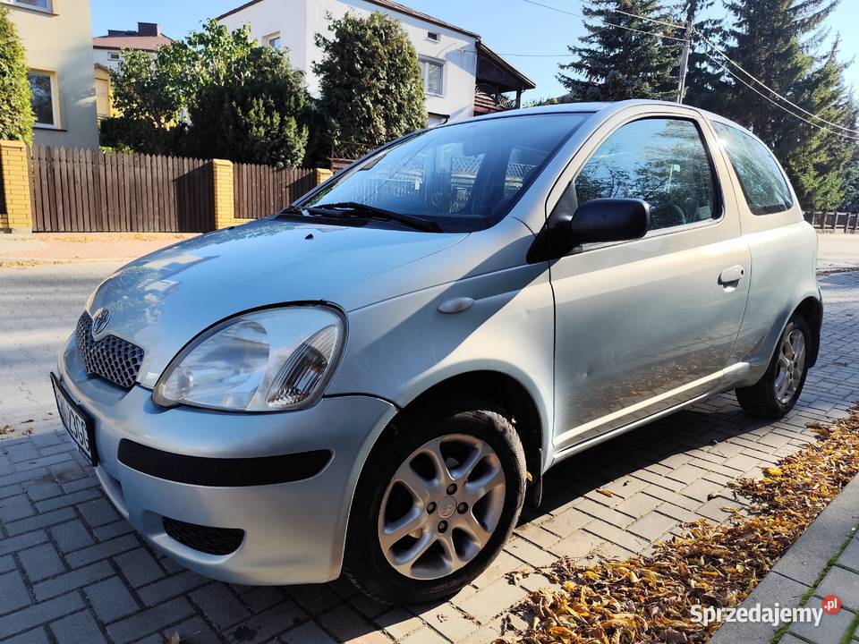 TOYOTA YARIS 2004 STARSZA DAMA ALE NADAL Z WERWĄ 2/3 Białystok sprzedam