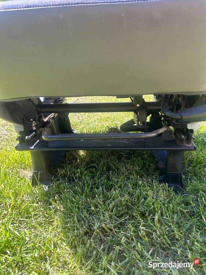 Fotele przodnie Renault Traffic Sanok