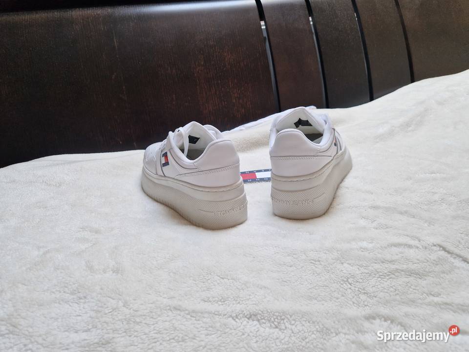 Nowe damskie buty sportowe na platformie Bibice