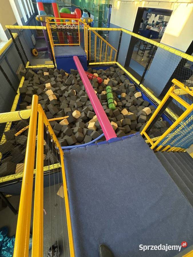 Basen z gąbkami i równoważnią Pleszew