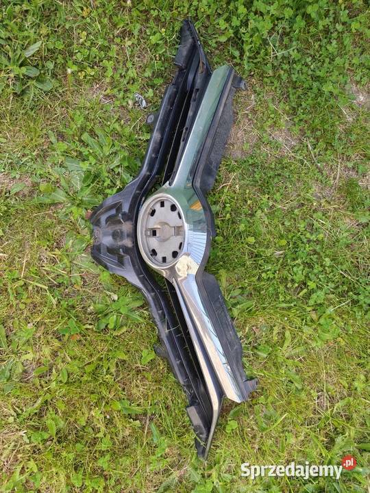 Toyota Auris II lift 1518 grill chrom