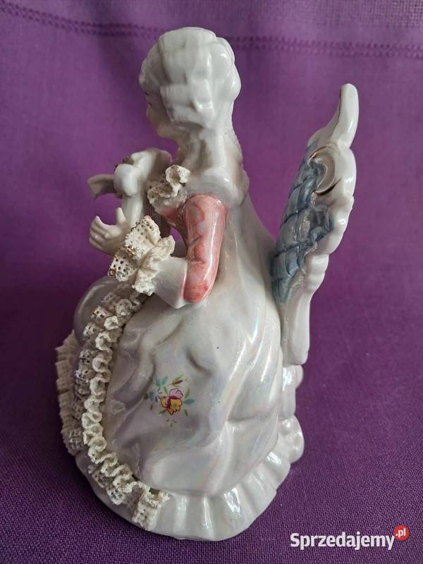 Figurka damy grającej na harfie Skwierzyna