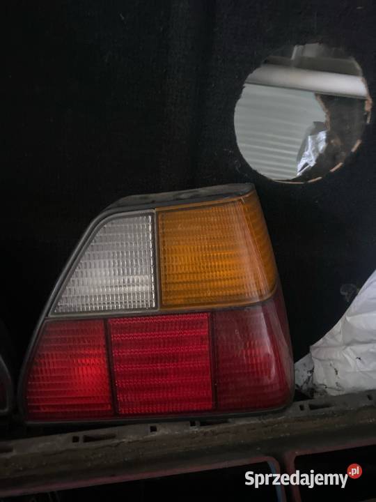 Sprzedam lampy tylnią do golfa 2 Pozostałe pomorskie Kniewo