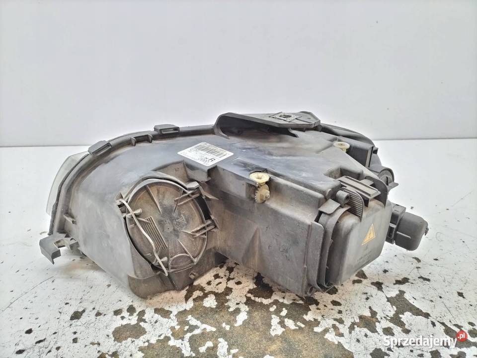 LAMPA PRZÓD PRAWA XENON EU KOMPLETNA PRZED LIFT osobowe sprzedam