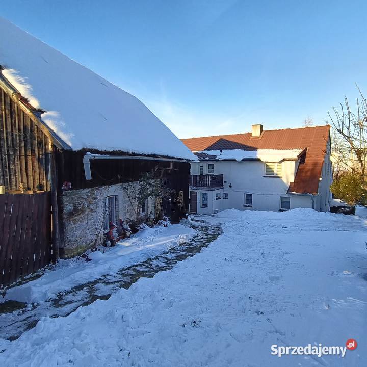 Pięknie położony dom z zabudowaniami Chromiec