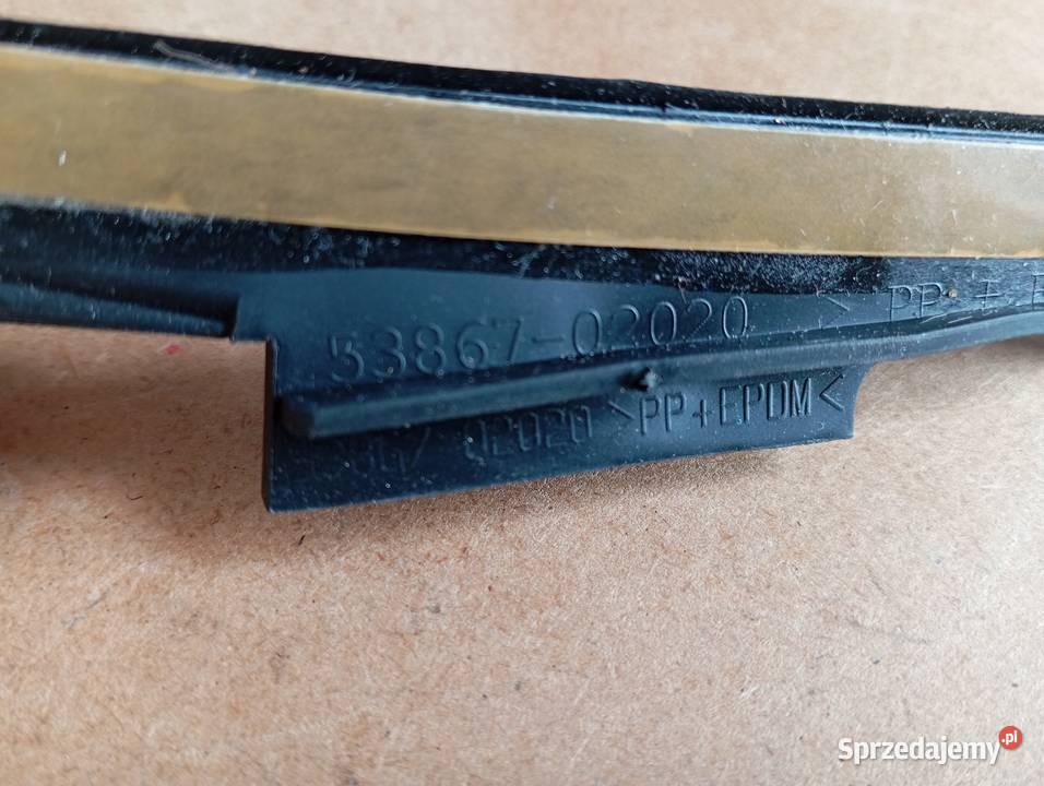 TOYOTA AURIS E15 USZCZELKA SZYBY LEWY PRZÓD