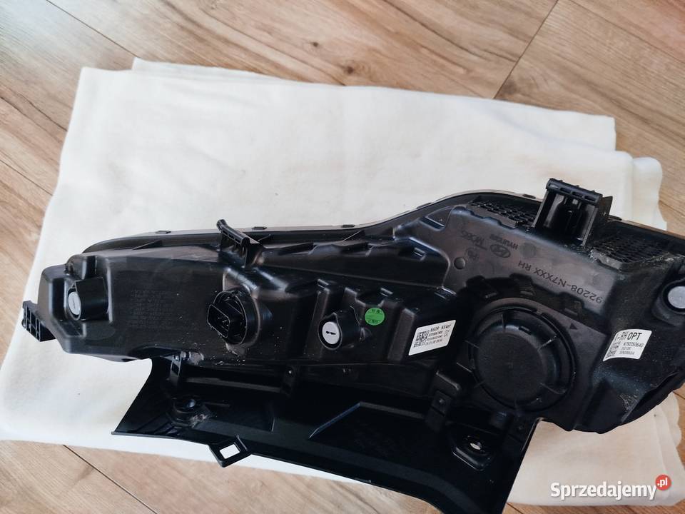 Lampa prawa przednia górna 92208N7600 Hyundai sprzedam