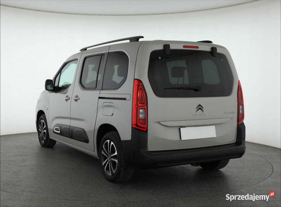 Citroen Berlingo 12 PureTech asystent pasa ruchu