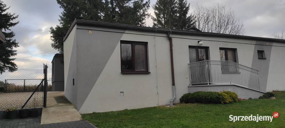 Zadbane siedlisko z 2 oddzielnymi budynkmi Służewo-Pole