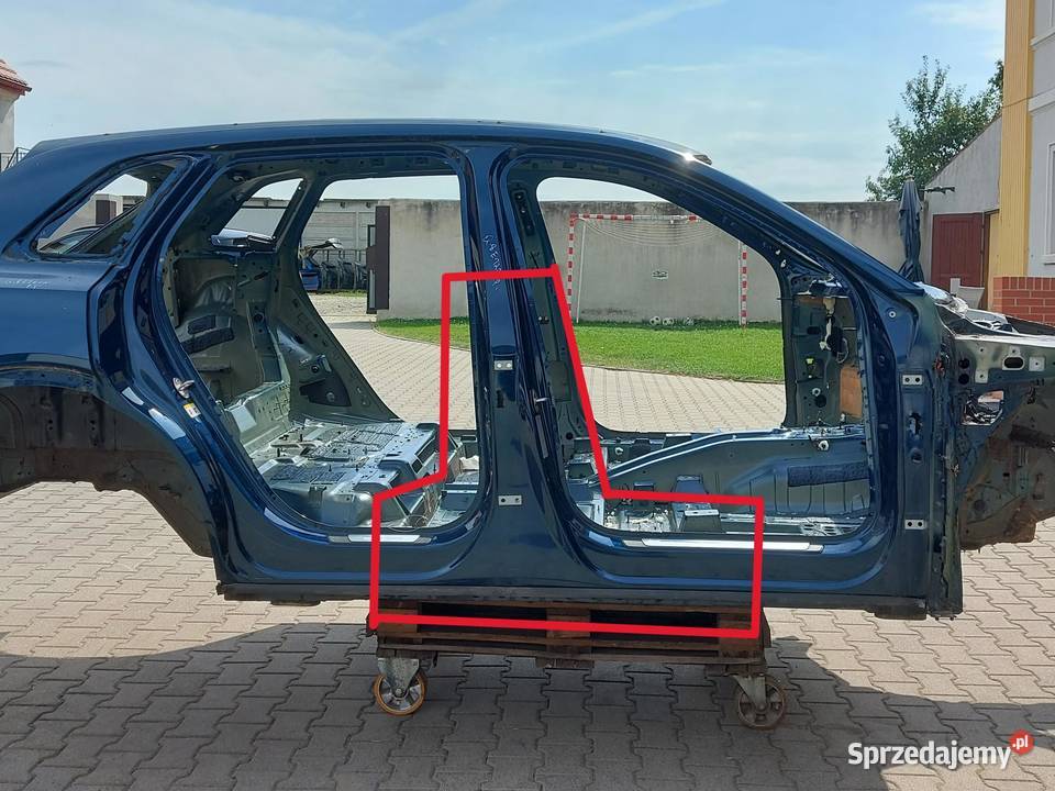Audi Q8 ETRON SUV próg prawy słupek b środkowy