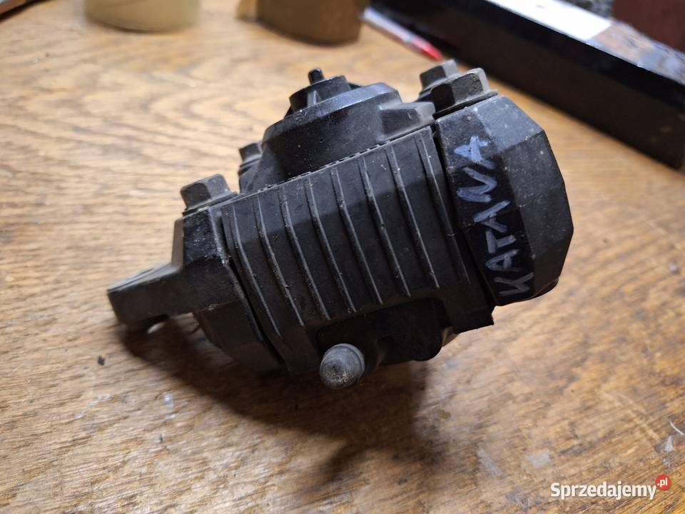Suzuki GSX 750 F Katana zacisk tył tylne gsx750f Zaciski Jelenia Góra