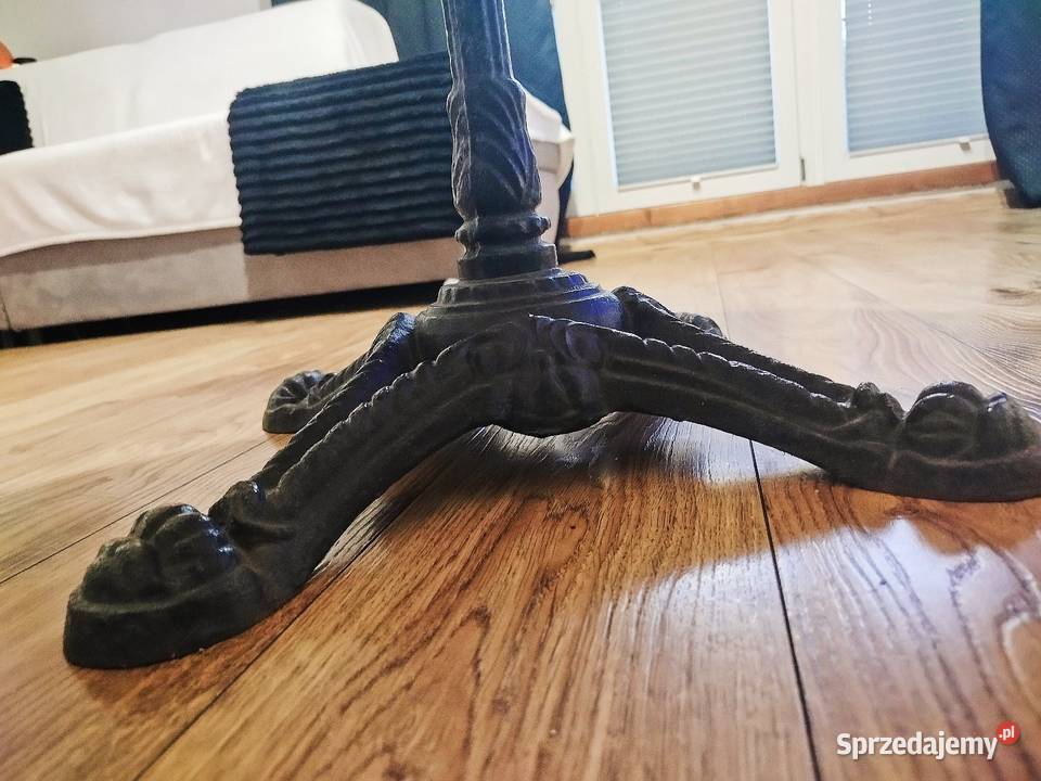 Stolik z marmurowym blatem i żeliwną nogą styl