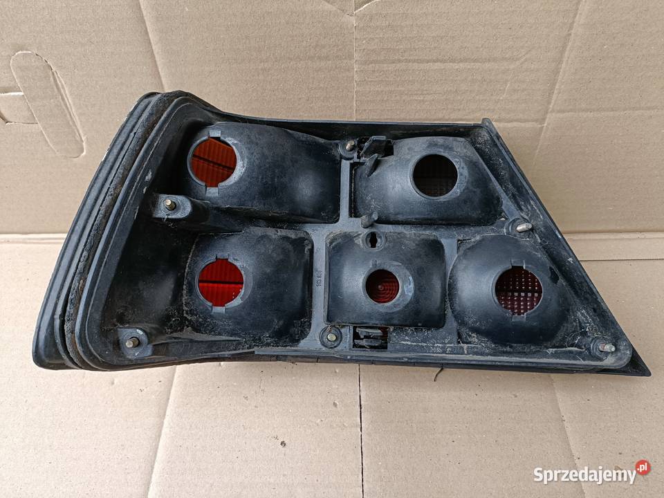 Mercedes Benz W124 lampa tył prawa sedan ciemna osobowe Drezdenko