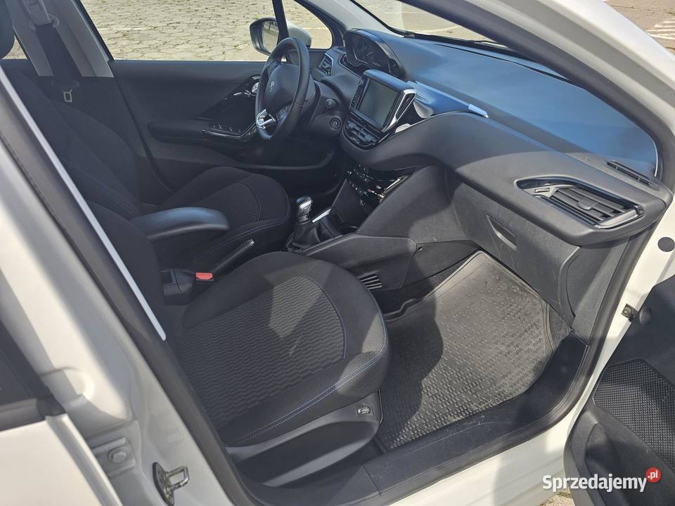 Peugeot 208 2018 Signature SS benzyna 82 12 I 1200cm3
