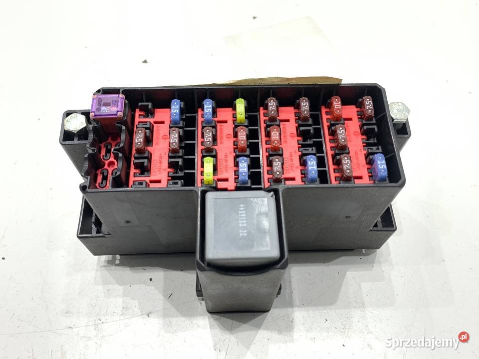 SKRZYNKA BEZPIECZNIKÓW FORD FIESTA MK7 osobowe Skrzynki bezpieczników