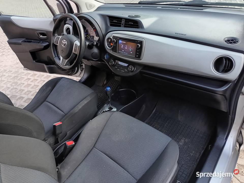 Sprzedam Toyotę Yaris hybrid automatyczna Izabelin C