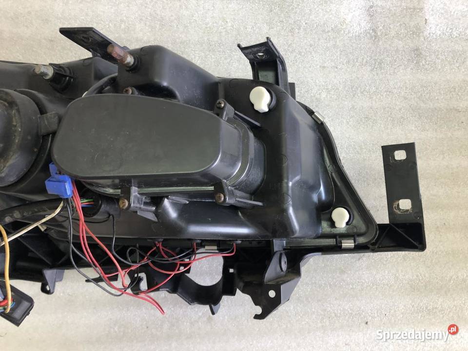 LAMPA LEWY PRZÓD BMW E90 E91 SONAR EU PRZED LIFT Lampy przeciwmgielne