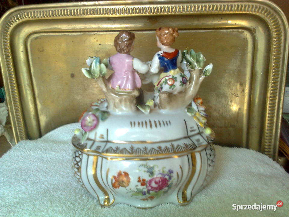 Piękna Porcelanowa szkatuła z figuramiSygnowana Kalisz sprzedam