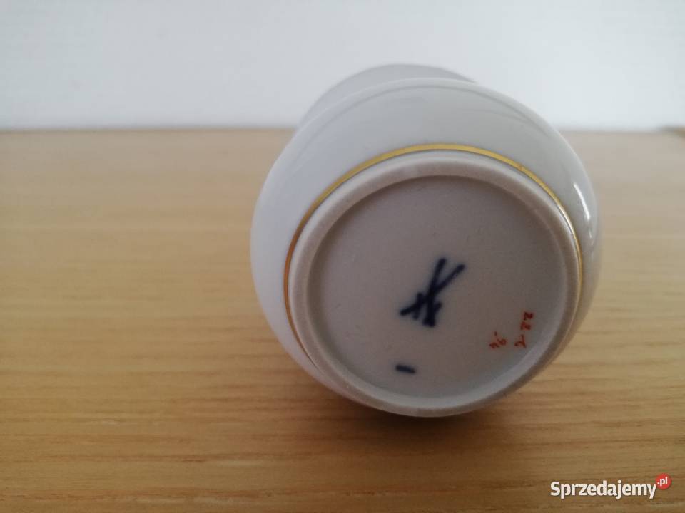 Mały wazon z porcelany miśnieńskiej