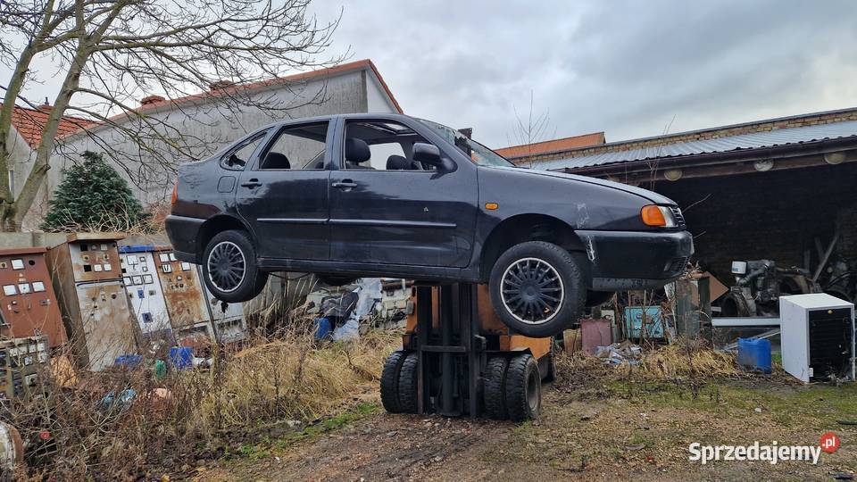 4 koła Volkswagen Polo z oponami i śrubami Samochodowe Opony i felgi