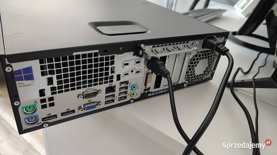 Komputer HPMonitor ISUSGłośniki CRETIVE DVD  Karwica