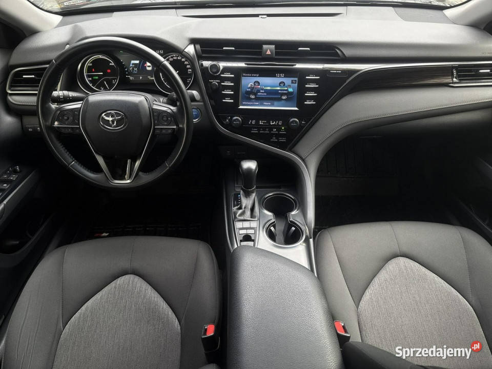 Toyota Camry 25 HSD COMFORT salon Polska Warszawa