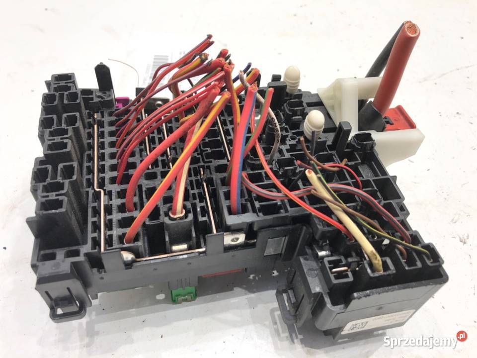 SKRZYNKA BEZPIECZNIKÓW VW GOLF VII Kombi 20 150