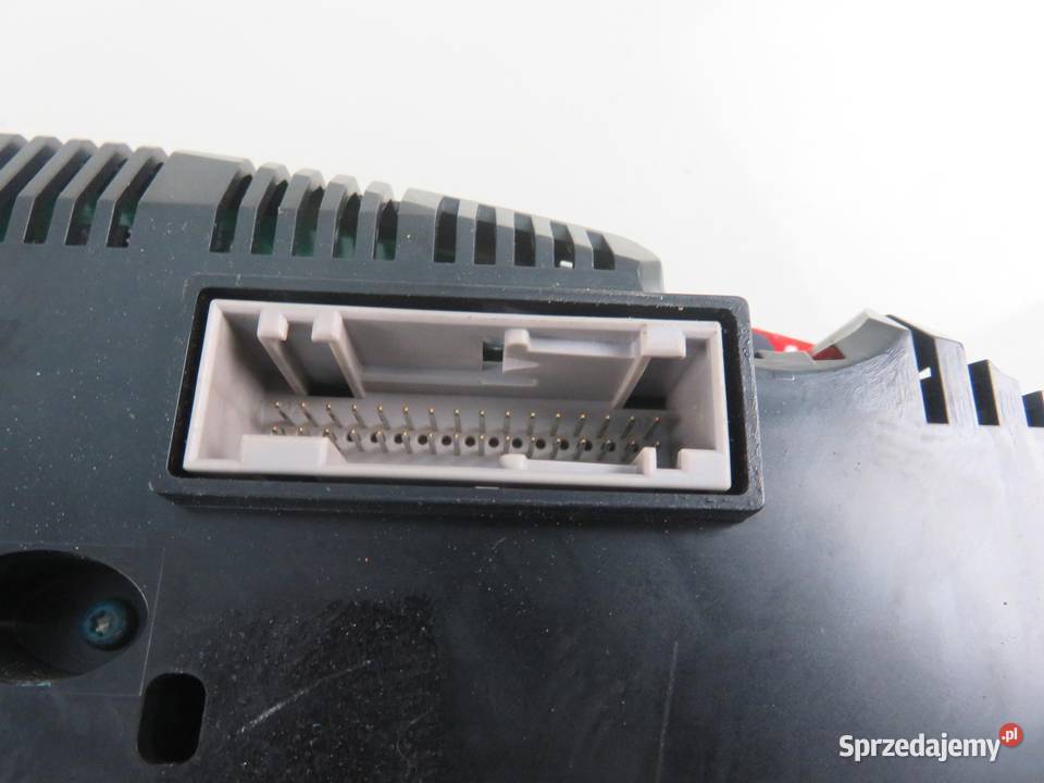 LICZNIK AUDI A5 8T3 18 TFSI CABD 8T0920931 osobowe Liczniki i zegary