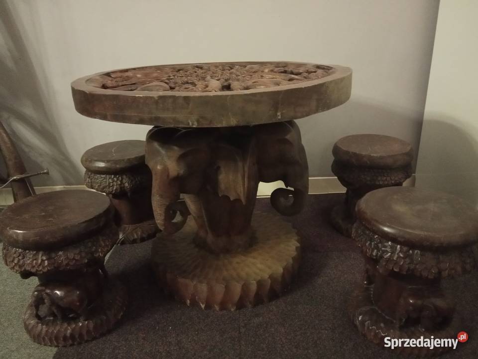 Sprzedam ręcznie rzeżbiony stół i cztery Sokołów sprzedam