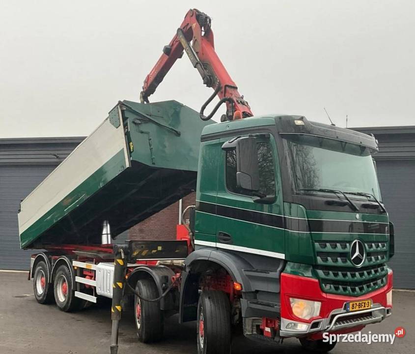 4 osiowa wywrotka 8x8 z dzwigiem Mercedes automatyczna Warszawa
