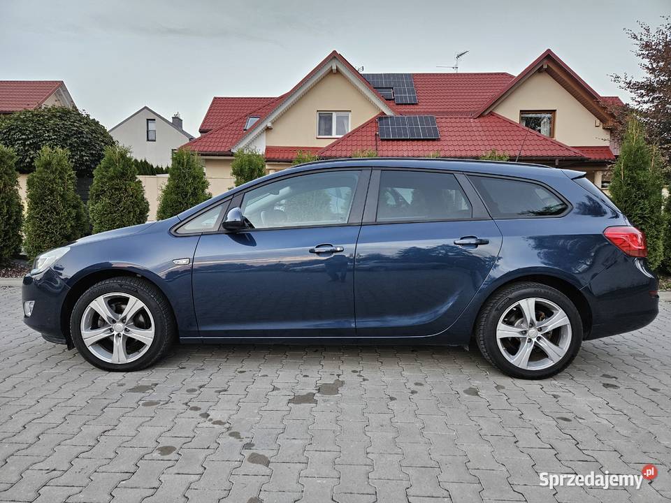 Opel Astra 2011 14T 140 hak dużym serwisie możliwa zamiana podkarpackie Rzeszów sprzedam