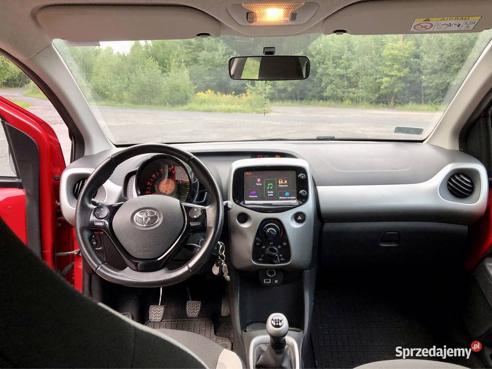 Toyota Aygo 2015 niski oryginalny przebieg światła przeciwmgielne Aygo Legnica