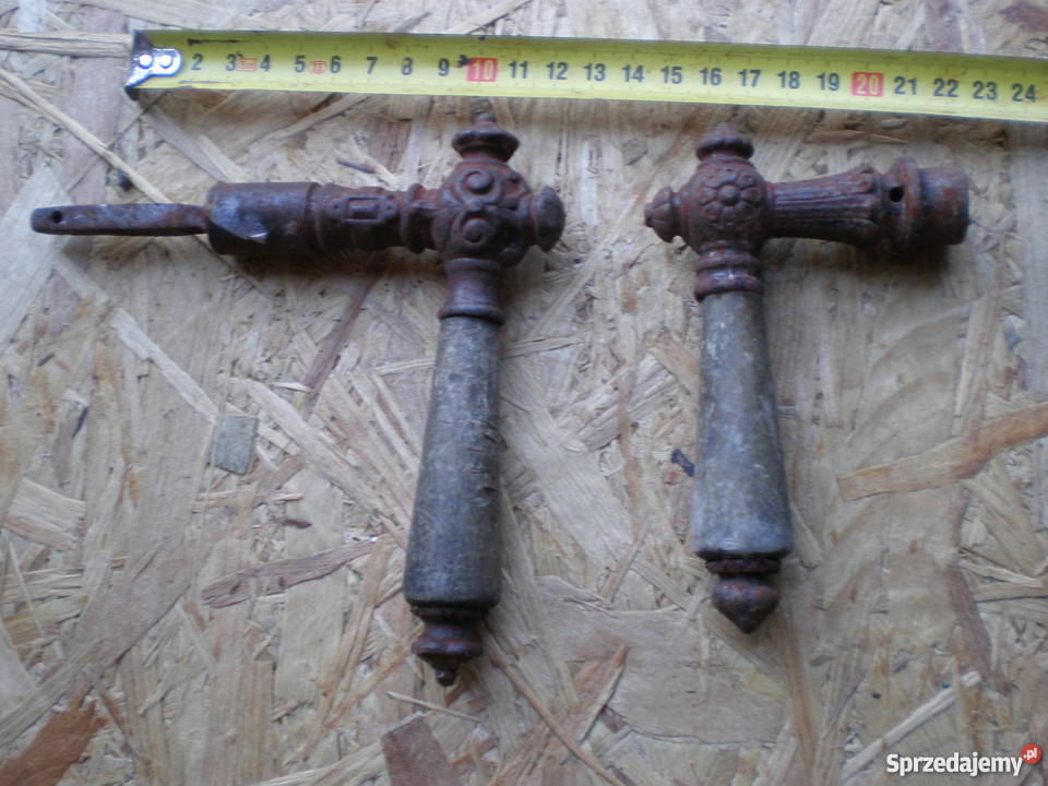 Przedwojenna rzeźbiona klamka z drewnianą rączką Lipiany