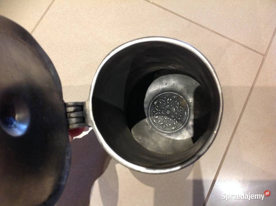 Stary Kufel cynowy z klapką Sygnowany Nowa Sól