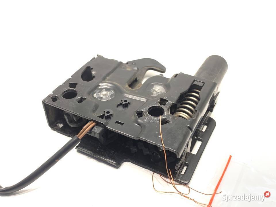 ZAMEK MASKI PRAWY AUDI A4 B9 Kombi 8W0823509C