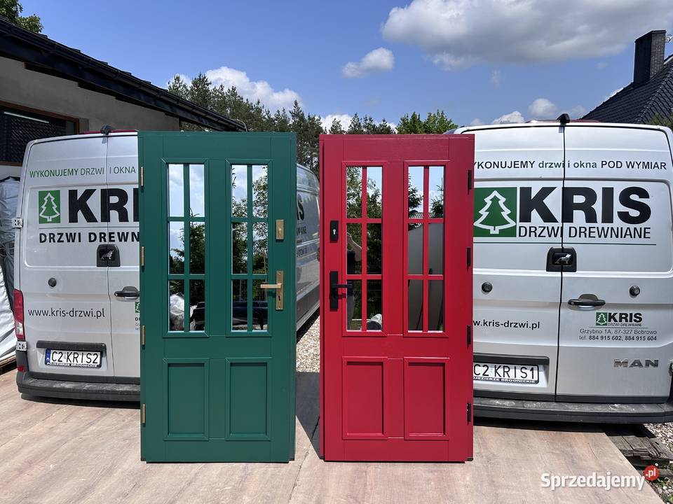 Drzwi zewnetrzne drewniane ręki zielone czerwone Mołomotki