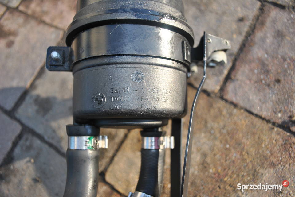 Zbiornik płynu wspomagania z przewodami BMW E60