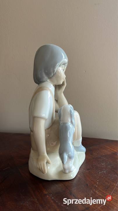 Figurka dziewczyki z pieskiem Sygnatura wycisk w Porcelana i szkło Gdańsk