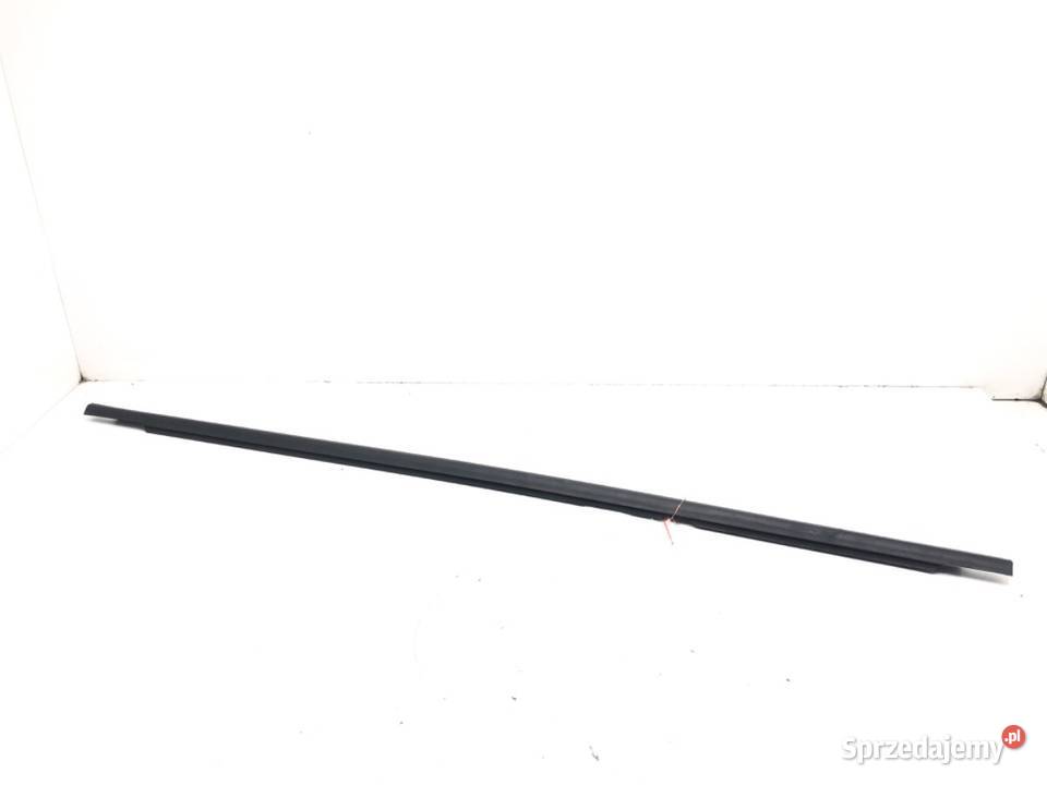LISTWA ZGARNIAJĄCA TYŁ PRAWA VW GOLF VII
