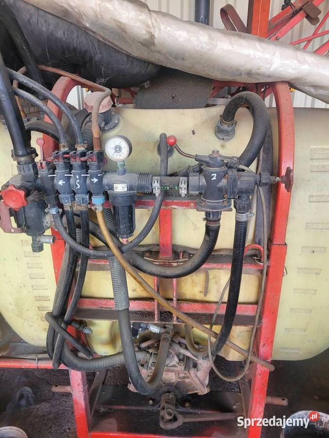 Opryskiwacz 15m hydrauliczne podnoszony
