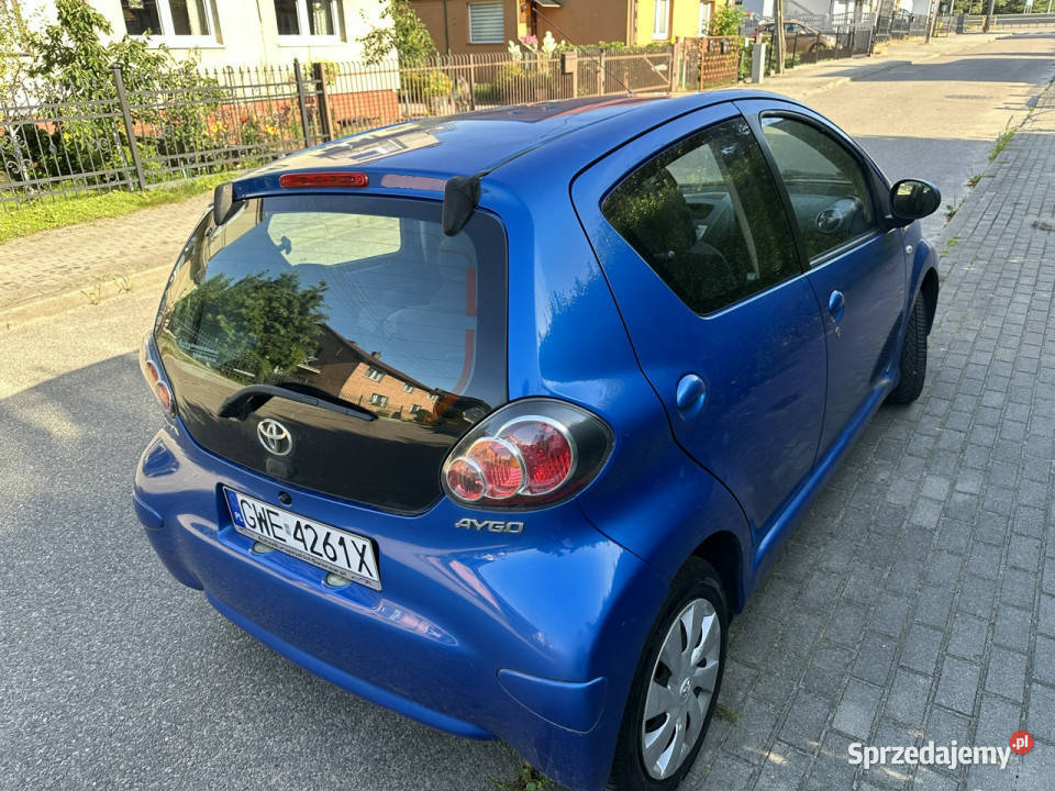Toyota Aygo liftingu 5 drzwi niski lakier metallic Aygo pomorskie