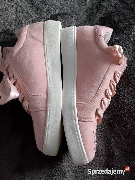 Buty sportowe Balada w rozmiarze 39 25cm