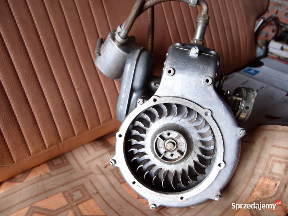 Mały radziecki silnik spalinowy Produkcja PRL Pozostałe Łódź