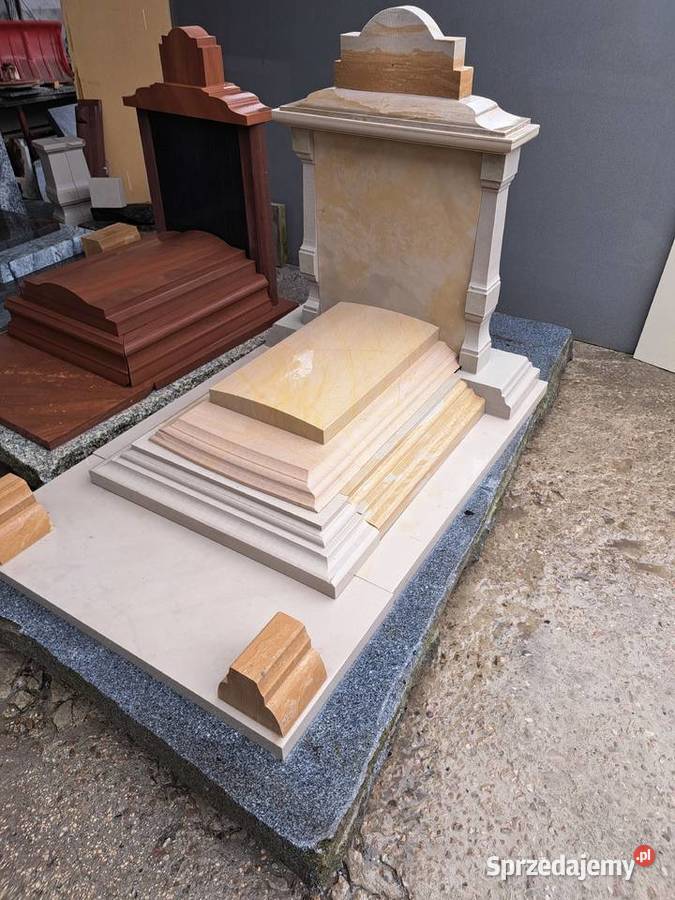 NAGROBEK URNOWY RZEZBIONY Janaszów