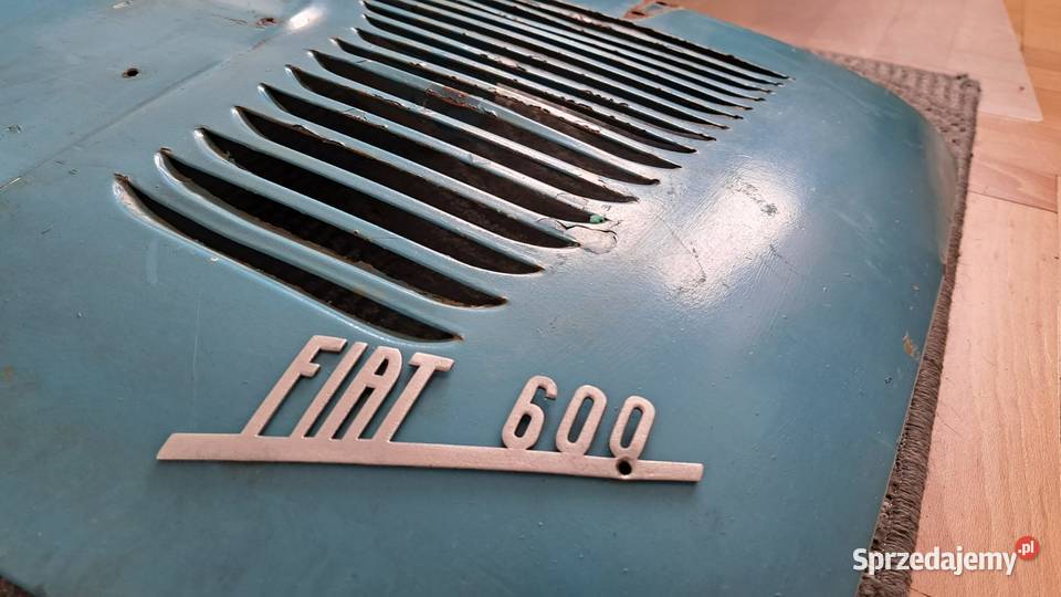 Klapa silnika Fiat 600 z emblematem śląskie