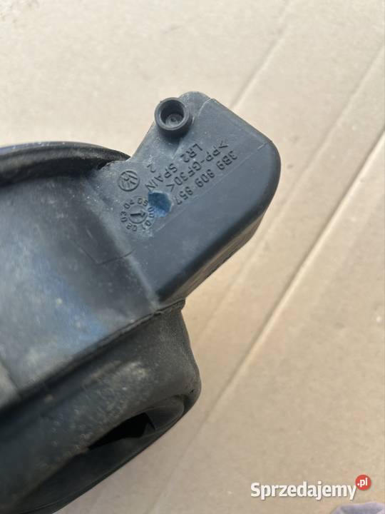 Klapka wlewu paliwa Passat b5 LB5N 3b0809857a Pozostałe sprzedam